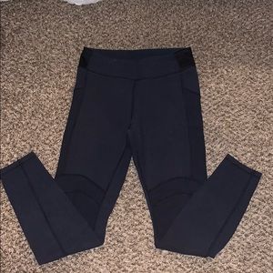 Lululemon size 8 wunder under leggings NAVY
